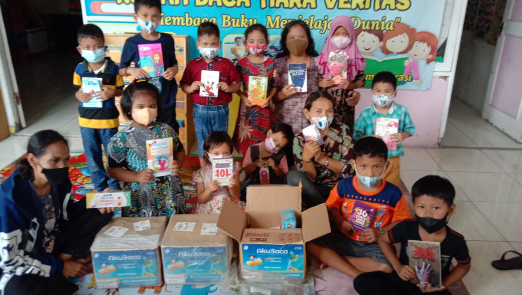 foto 4 tim rumah baca tiara veritas cikande